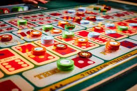 Gambar suasana permainan casino modern dengan efek neon pink yang menarik